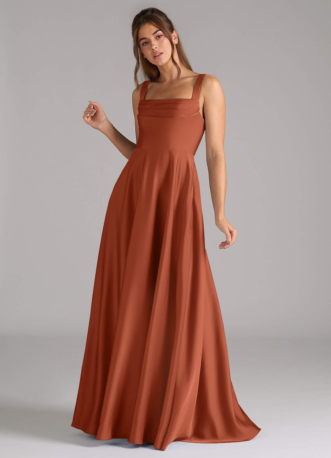 Azazie Shaude Robes de demoiselle d'honneur Robe Trapèze en Satin extensible Plissée Rose De Cèdre image4