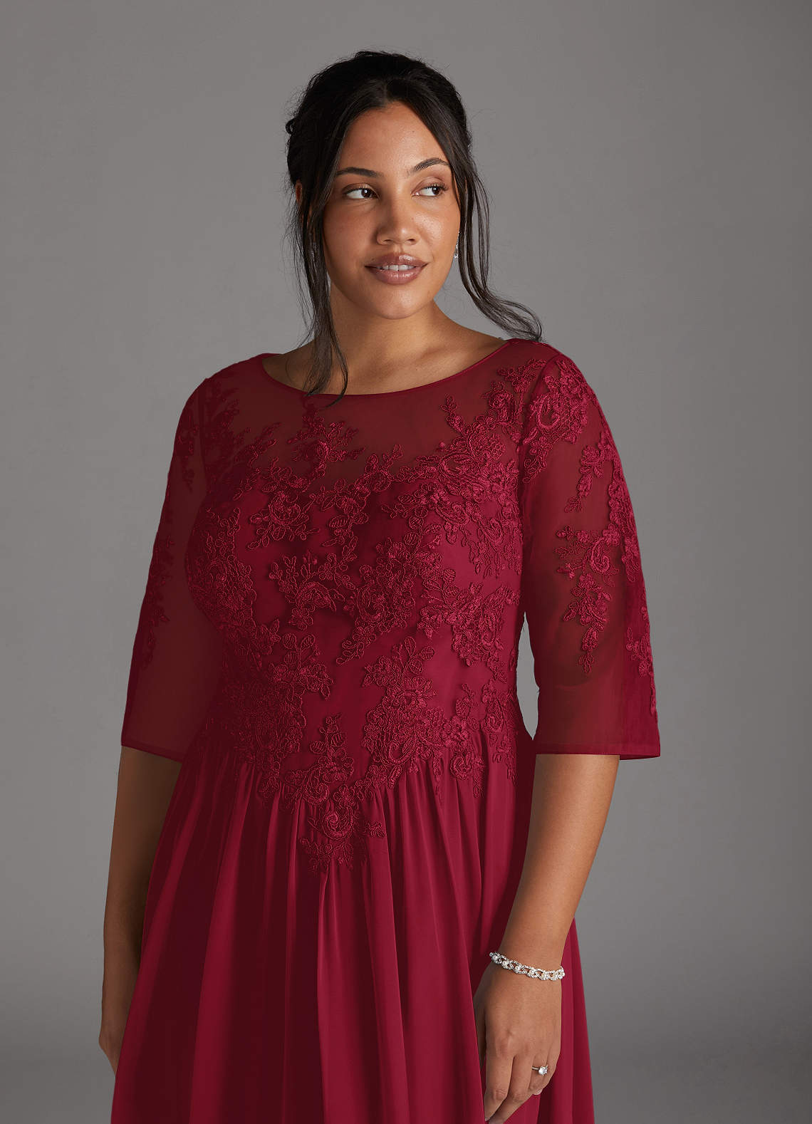 Azazie Mirielle vestidos de madre de la novia Vestido de Borgoña de Gasa de Corte En A con Encaje Scoop image11