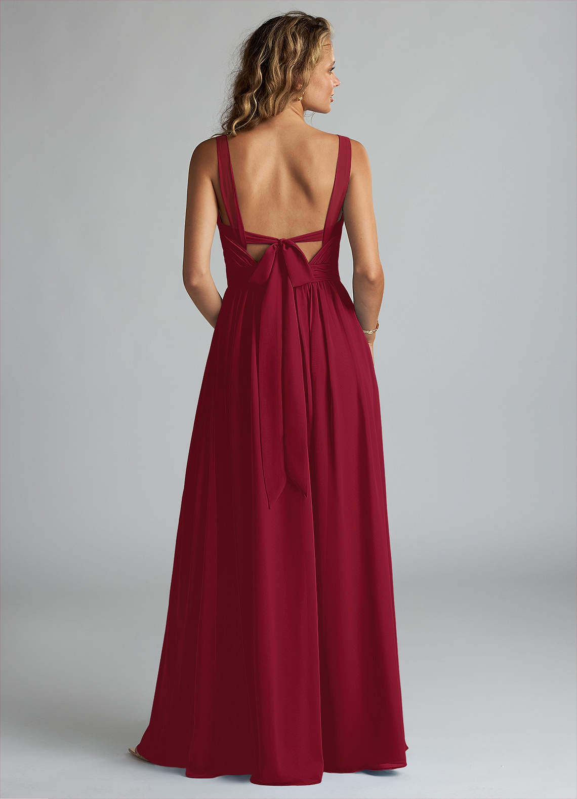 深いワインカラー・ビーズ刺繍・ベルベットのアオザイ Azazie Aziza Burgundy Bridesmaid Dresses | Azazie