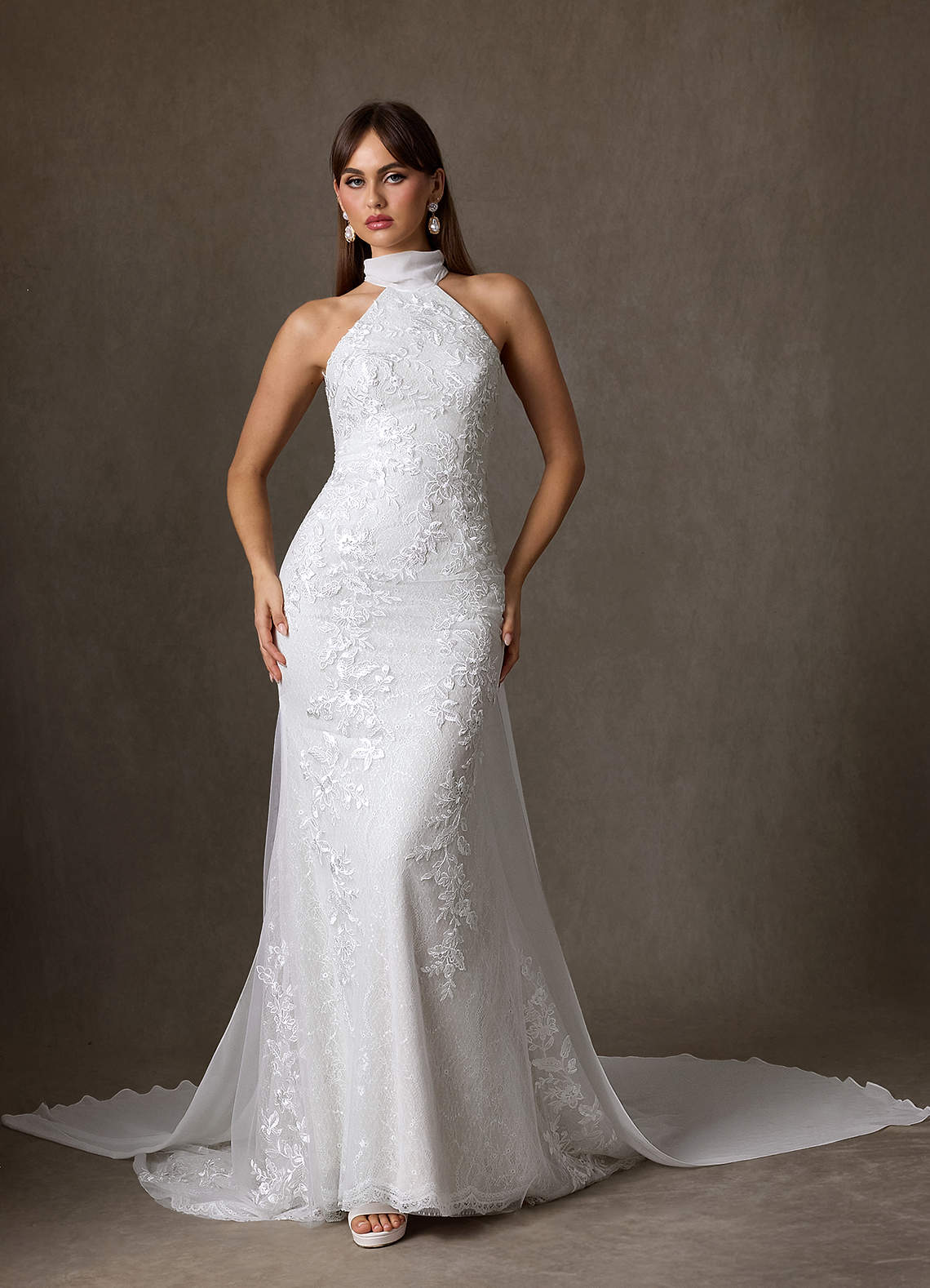 Azazie Kaiyana Robes de mariée Robe Fourreau en Dentelle Col Haut Blanc De Diamant image2