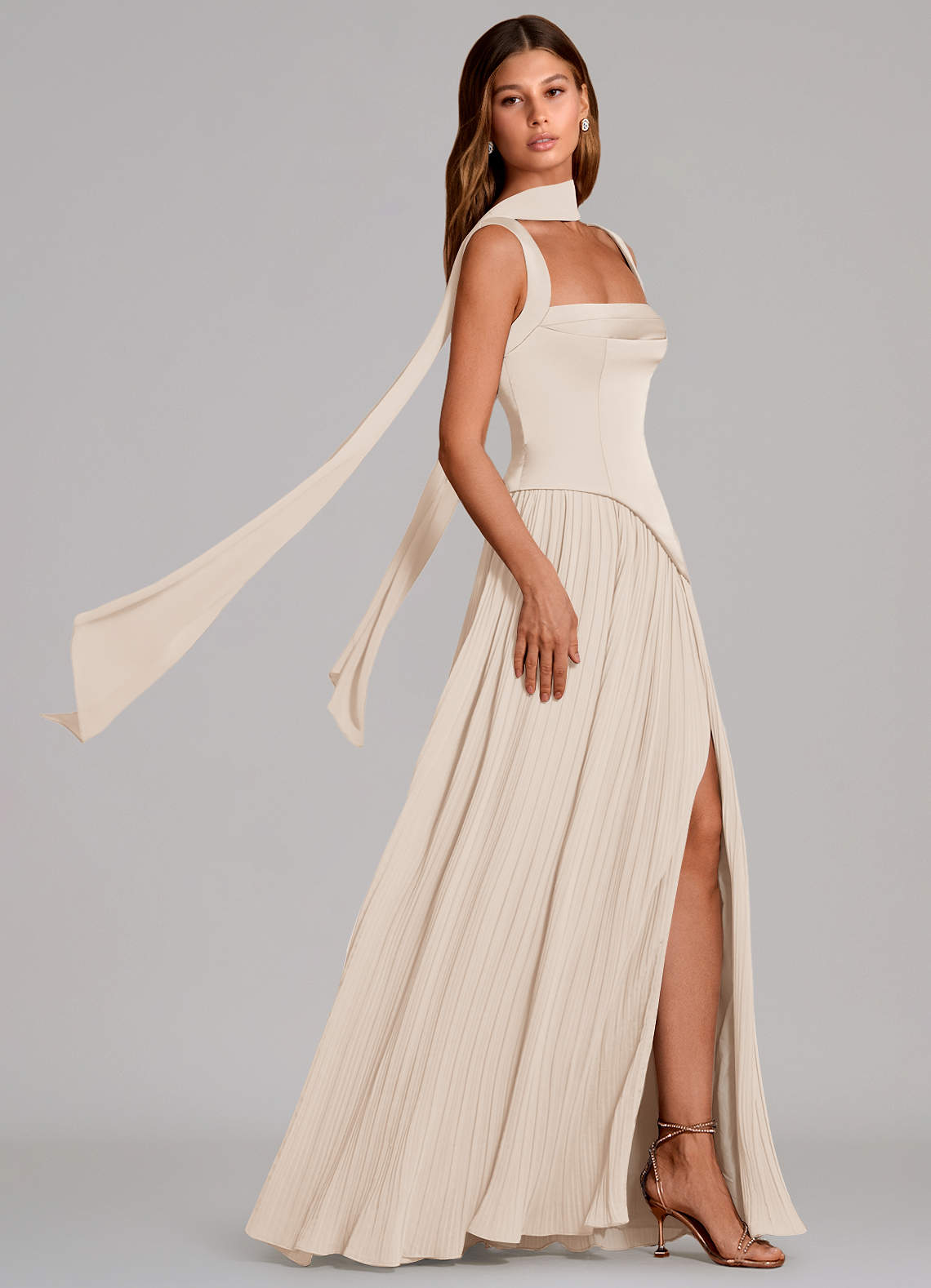 Azazie Stephanie Vestidos de damas de honor Vestido de Alabastro Blanco de Satén Elástico de Corte en A con Plisado image2