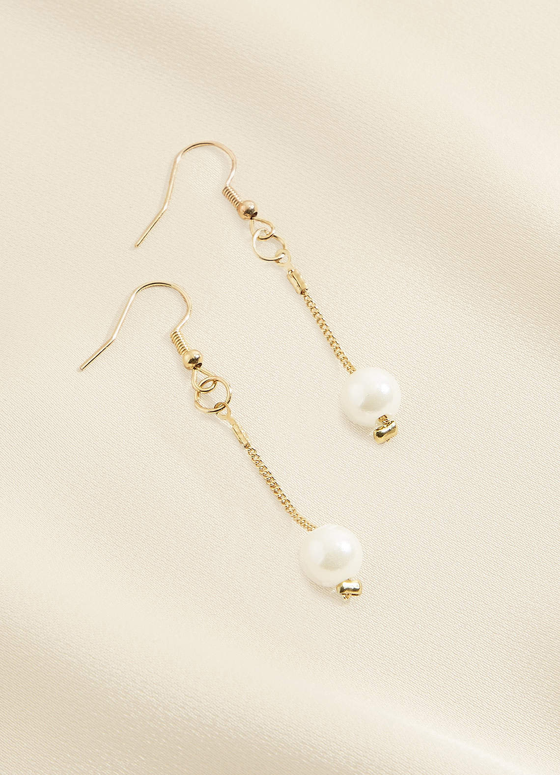 front Pearl And Gold Chain Jewelry Set