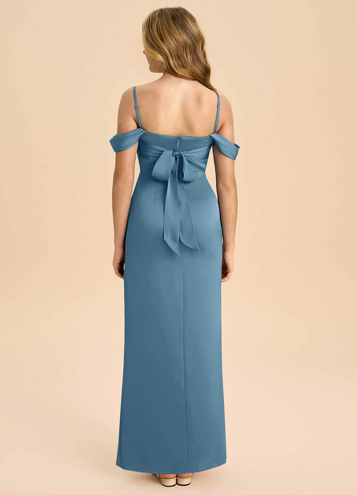 Azazie Saige Junior Robe Fourreau en Satin extensible Épaule décolletée Bermude image1