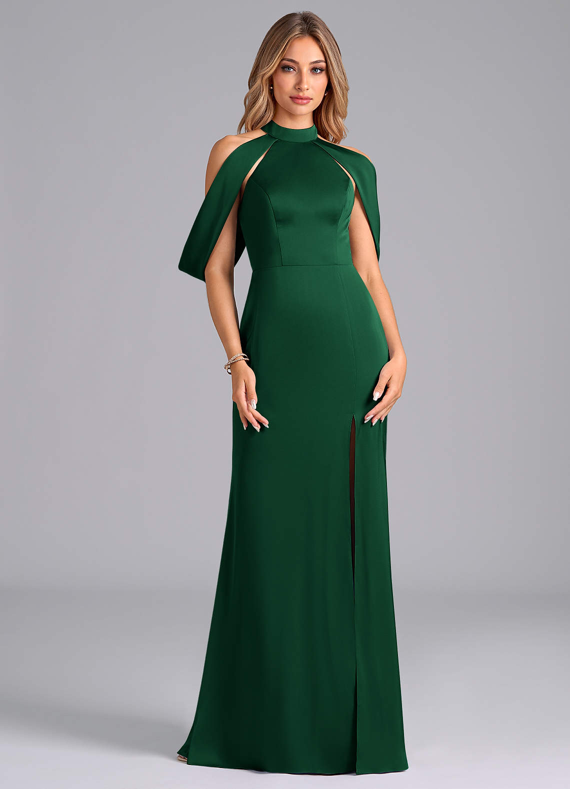 Azazie Bonny Jurken voor bruidsmeisjes Jurk van Stretch Satijn met Zeemeermin Off the Shoulder Donkergroen image1