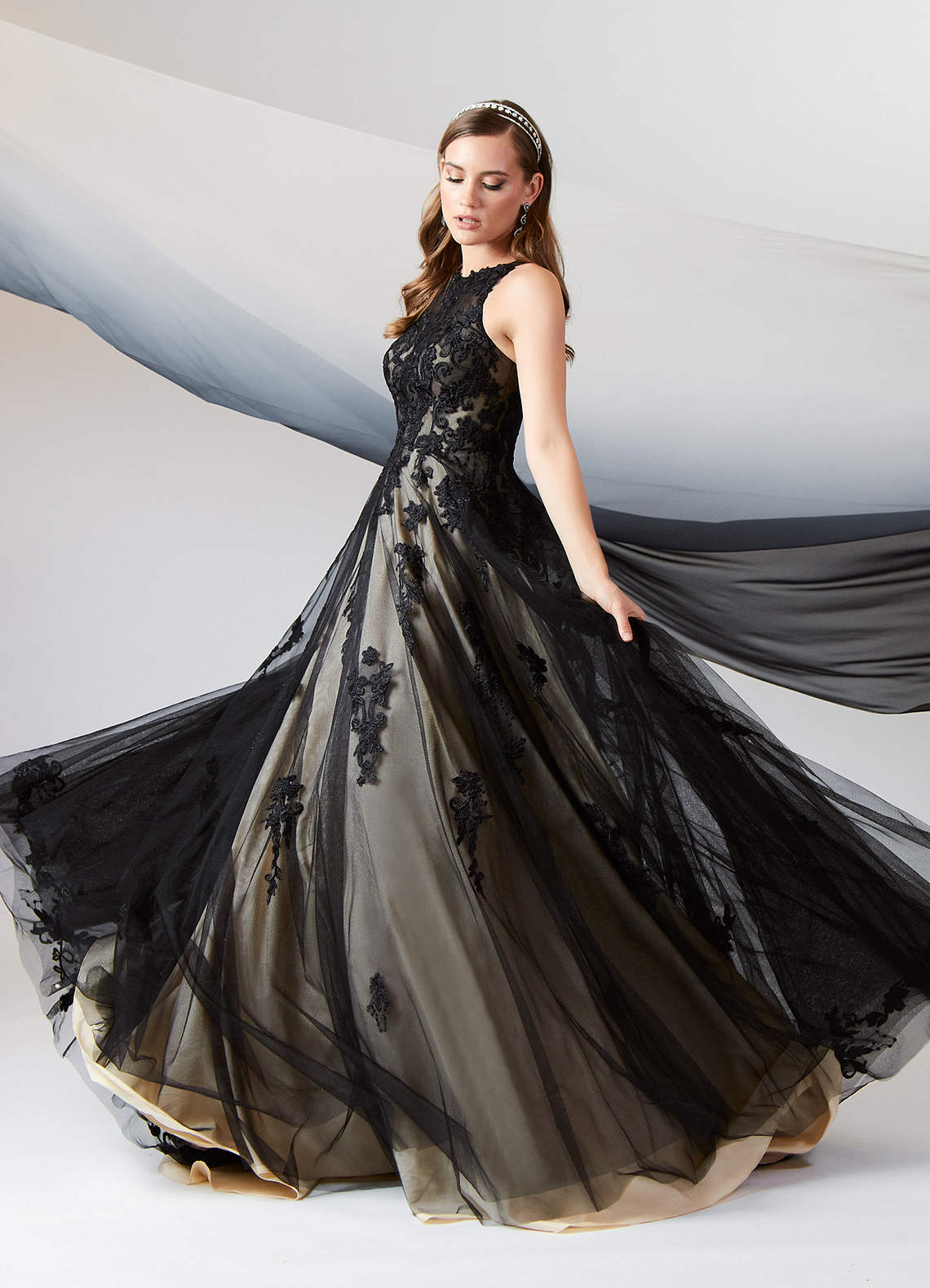 Azazie Melrose Abiti da Sposa Abito A-Line in Tulle in Pizzo con Scollo a Cuore Nero Champagne image3