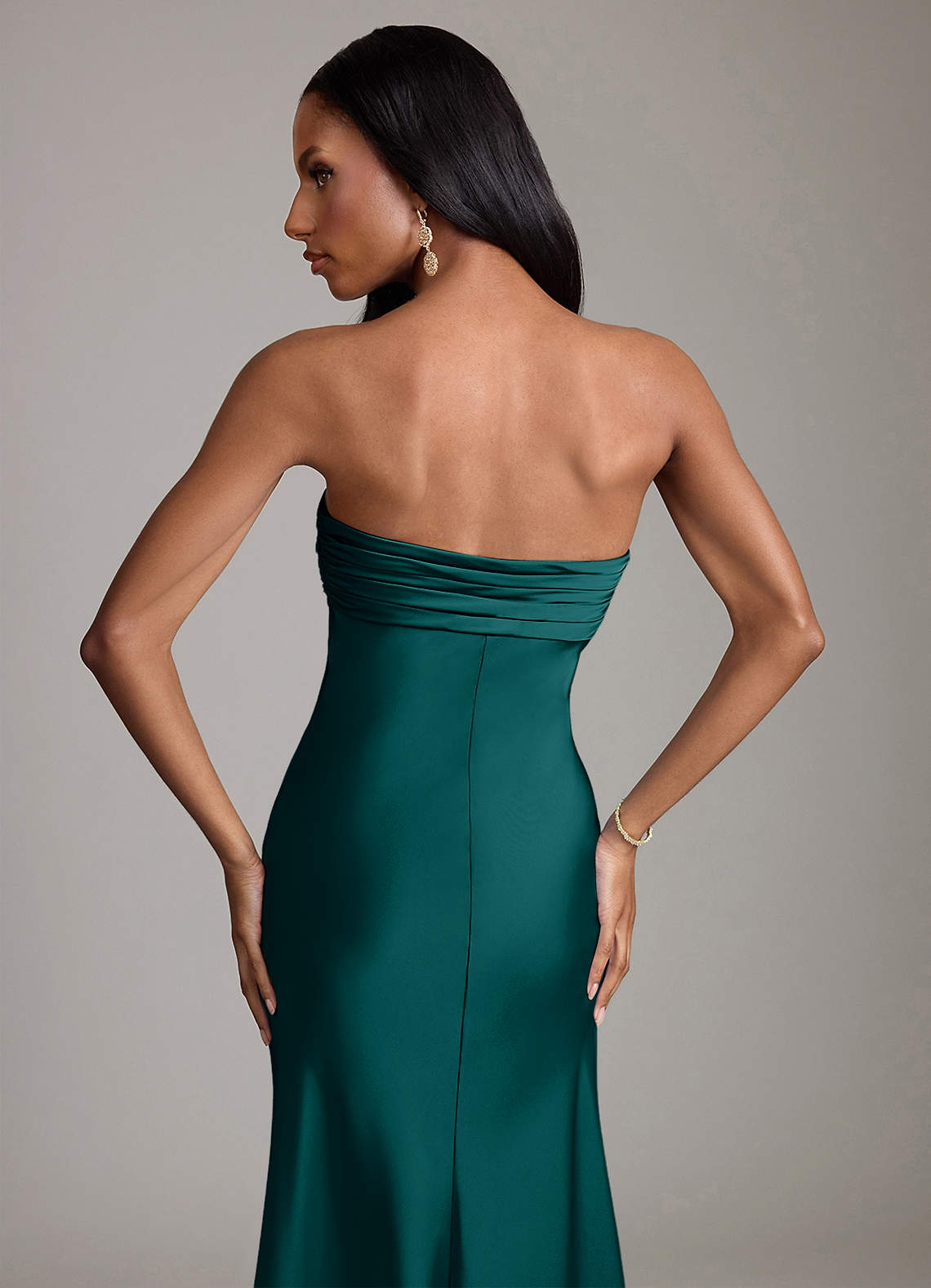 Azazie Saylor Vestidos de damas de honor Vestido de Pavo Real de Satén Elástico de Corte Sirena con Sin tirantes image5