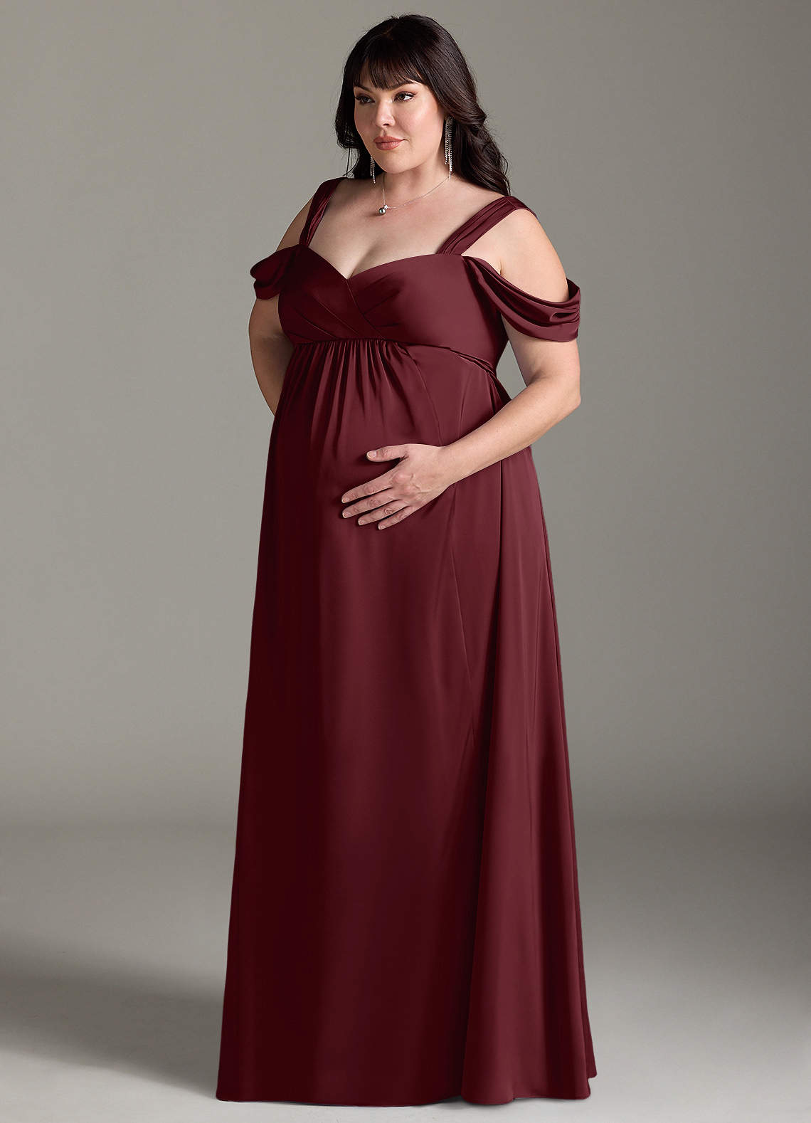 Azazie Rhea vestidos de dama de honor de maternidad Vestido de Corte En A Off The Shoulder Plisado Hasta el suelo Satén Elástico image10