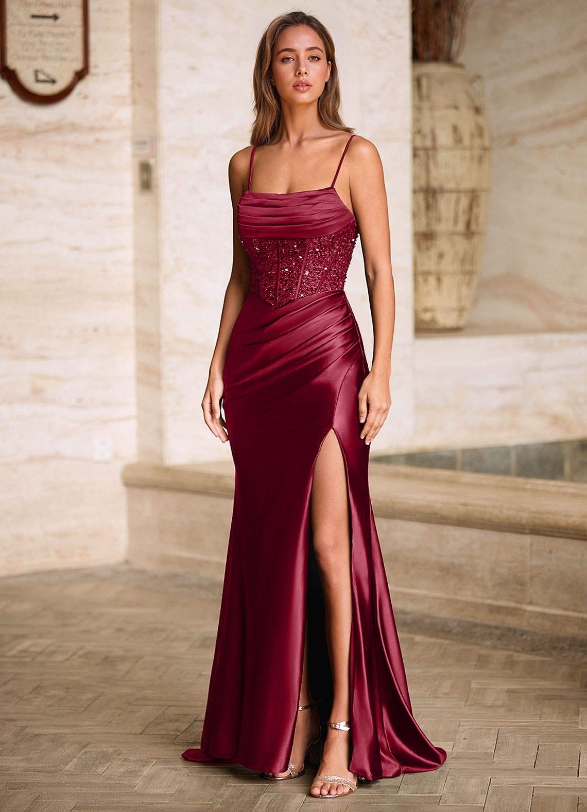 Starlit Borgonha Vestido de baile com gola drapeada image3