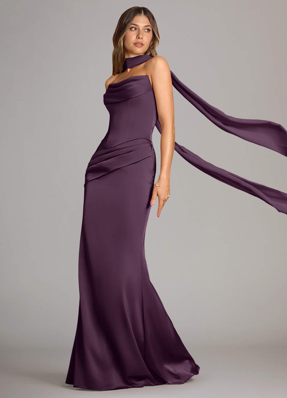 Azazie Sorrel Vestidos de damas de honor Vestido de Ciruela de Satén Elástico de Corte Sirena Convertible con Sin tirantes image3