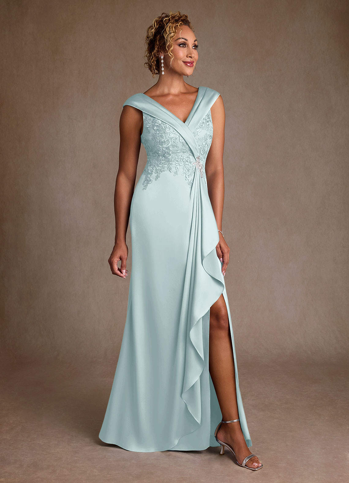 Neblina Azazie Santa Monica Vestido de Neblina de Encaje de Corte en A  vestidos de madre de la novia | Azazie ES, image size:1140x1578