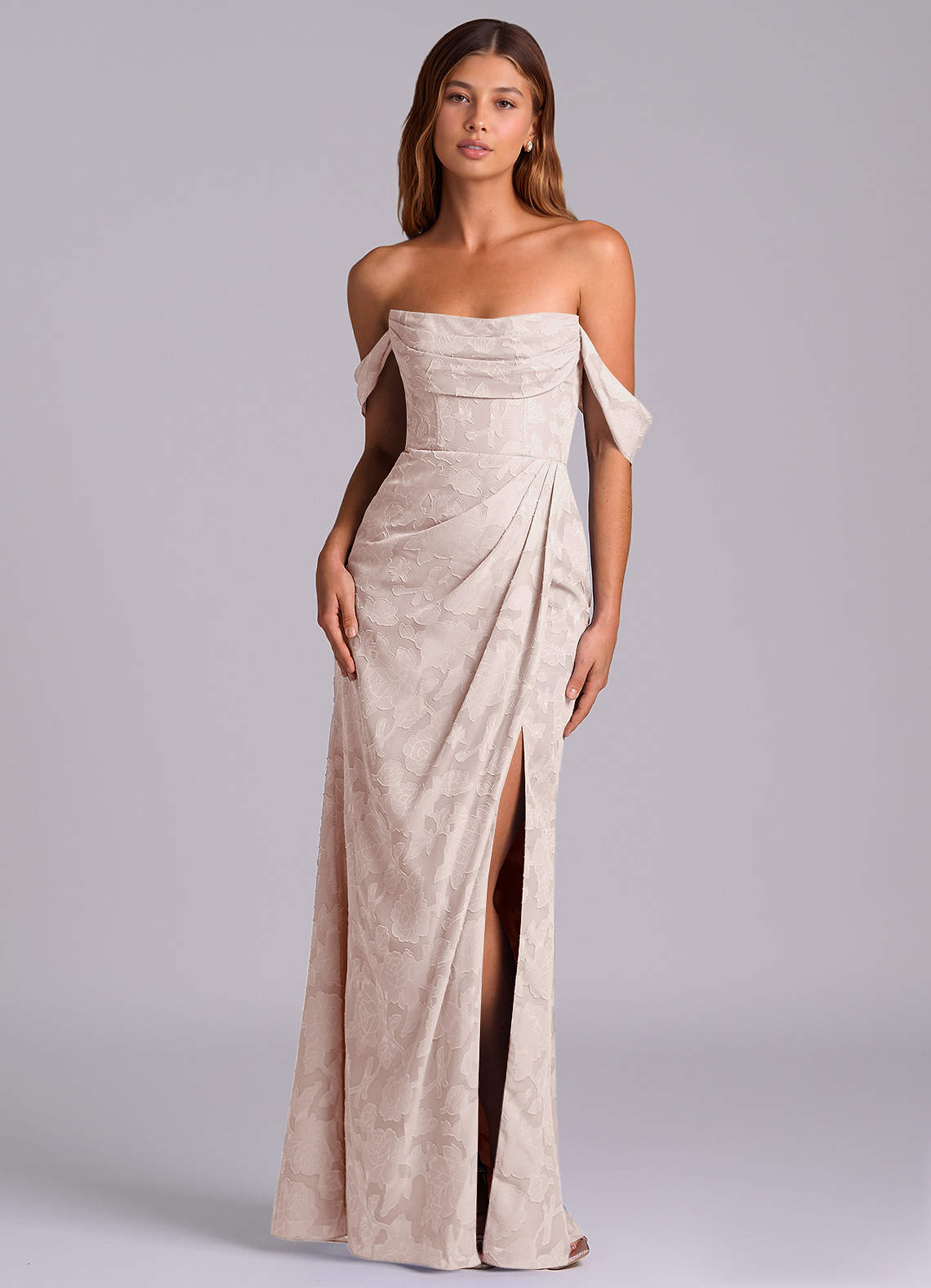 Azazie Johana 신부 들러리 드레스 인어 오프 더 숄더 플로럴 번아웃 바닥 길이 드레스 image1