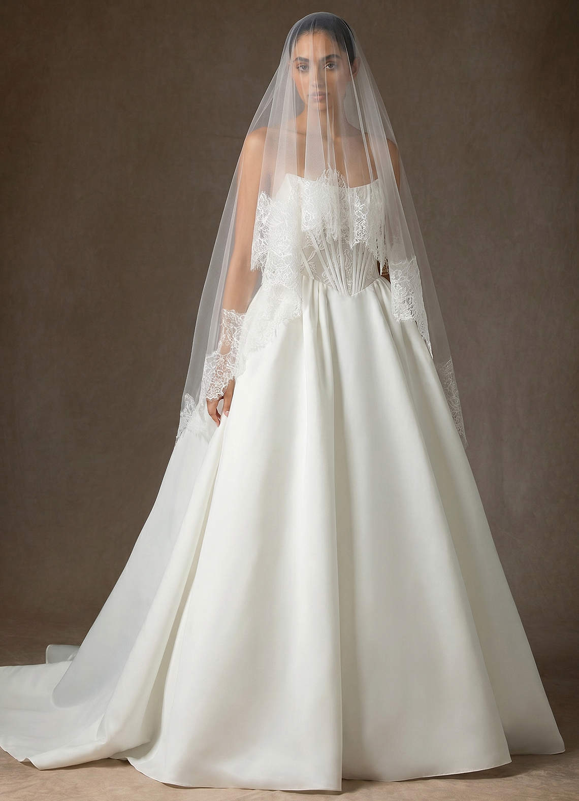 front Two-Tier Scalloped Lace Evangeline Fingertip Veil