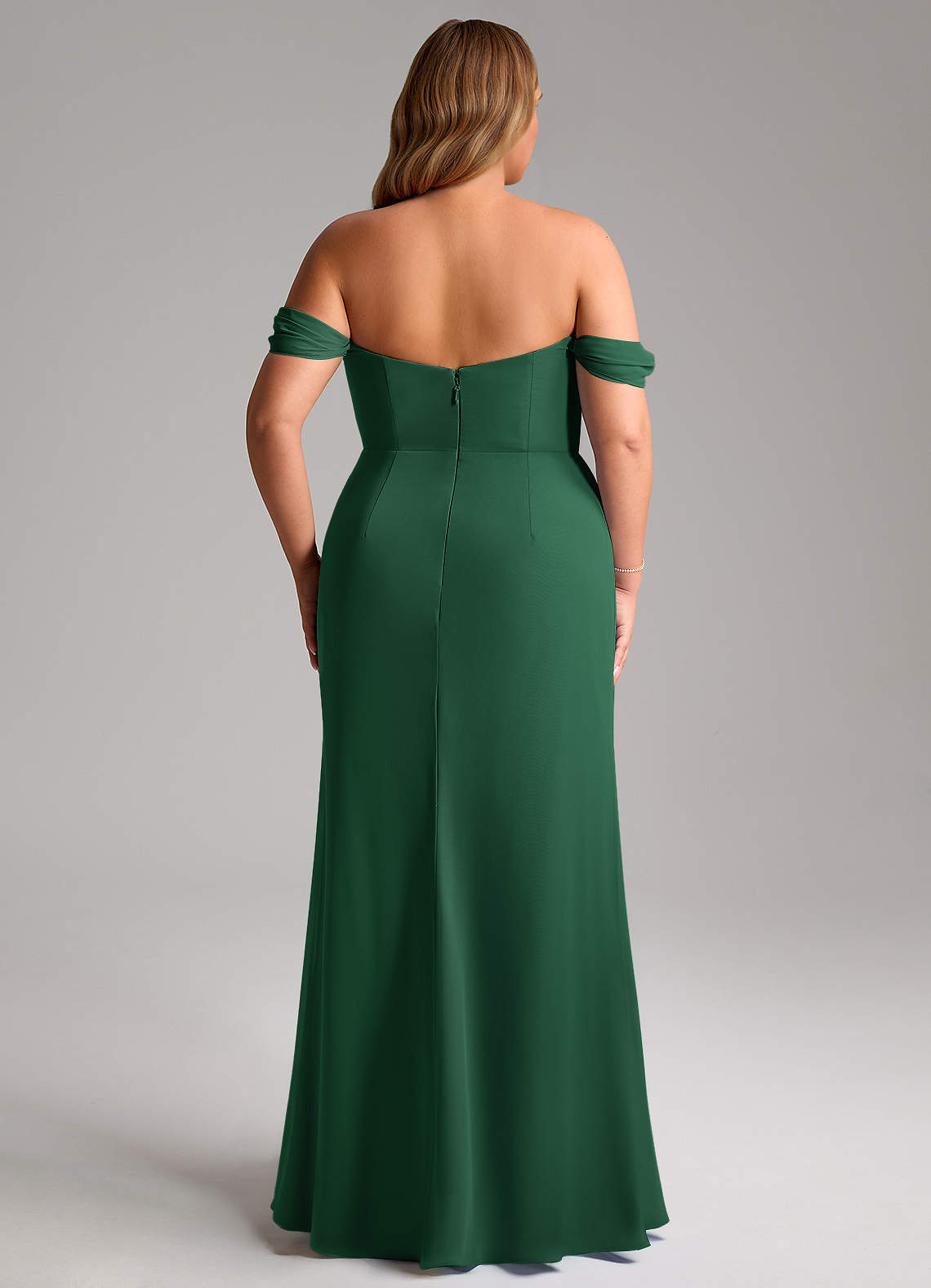 Azazie Saige Jurken voor bruidsmeisjes Converteerbaar Jurk van Chiffon met A-Lijn Off the Shoulder Donkergroen image14