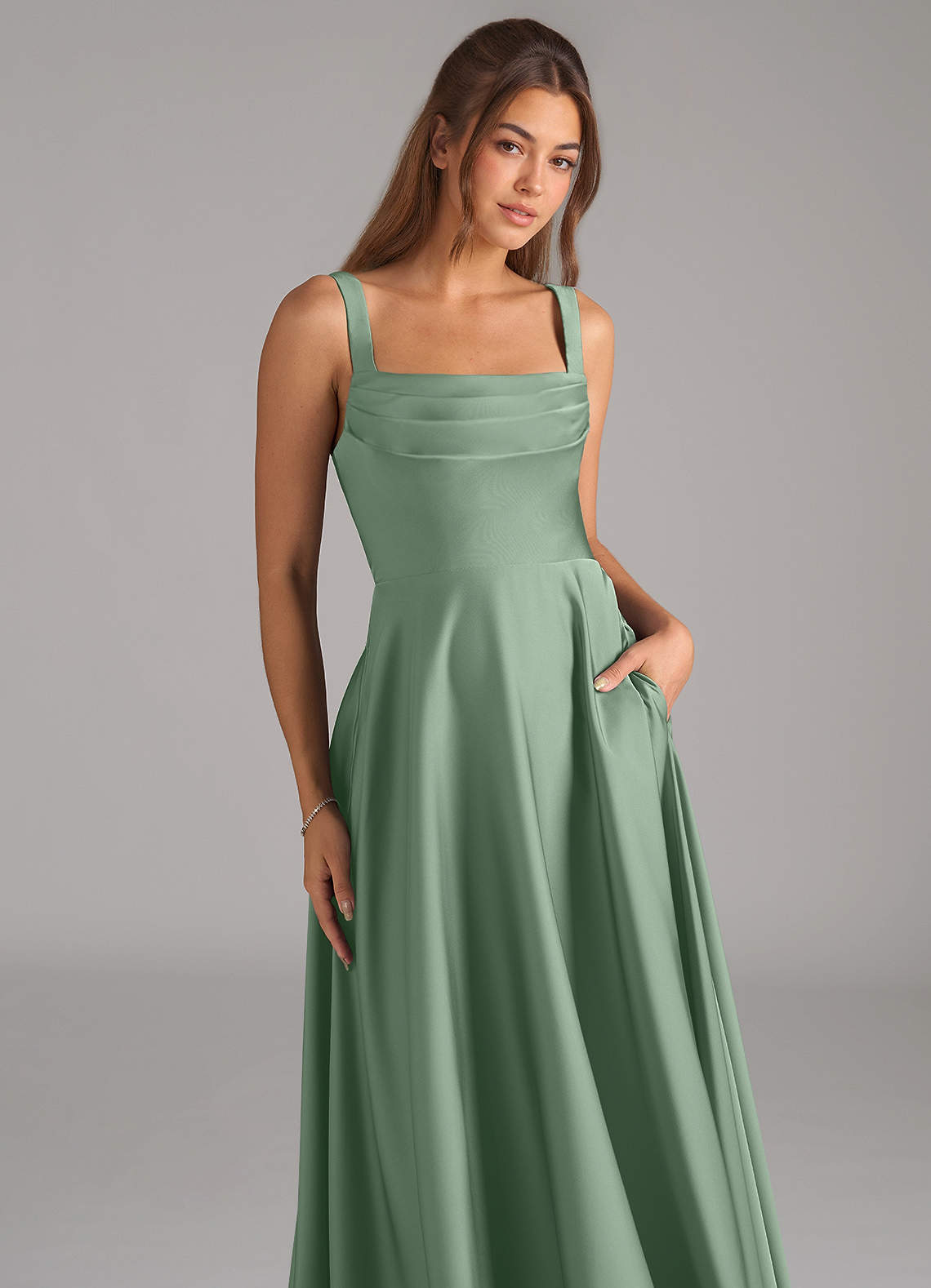 Azazie Shaude Robes de demoiselle d'honneur Robe Trapèze en Satin extensible Plissée Matcha image1