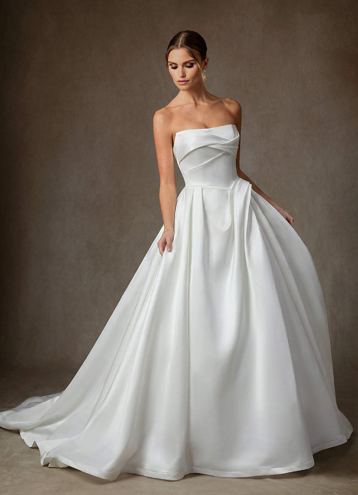 Azazie Suki Robes de mariée Robe Princesse en Satin Épaule décolletée Blanc De Diamant image8