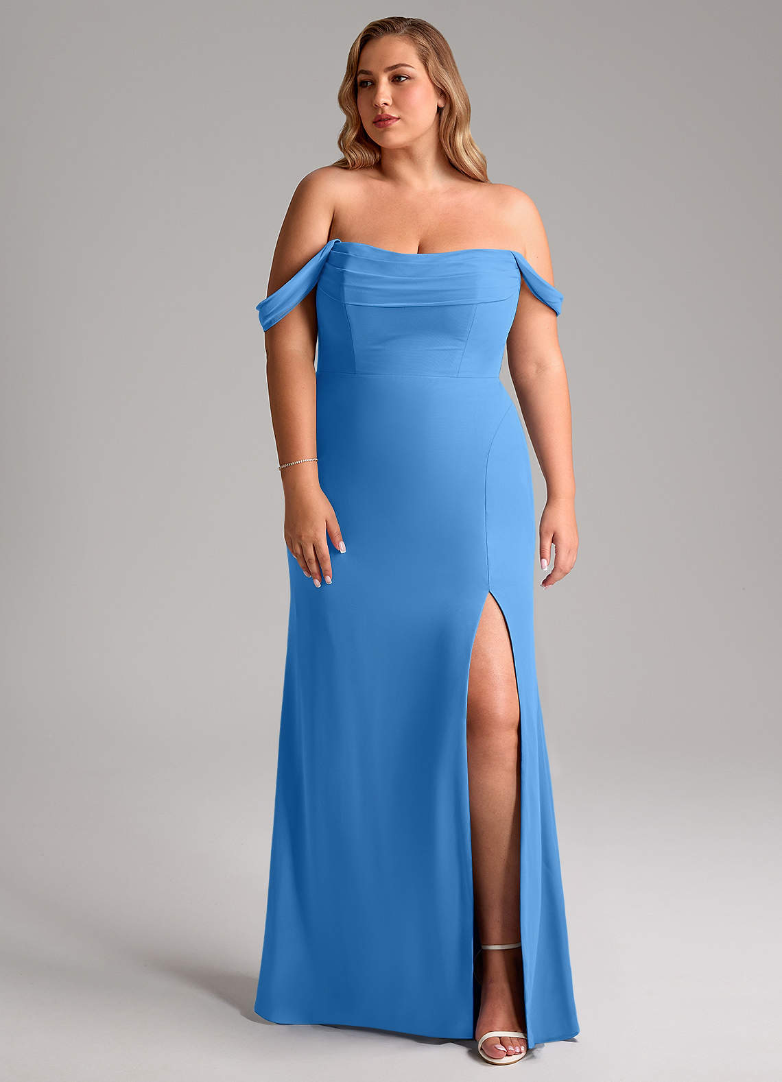 Azazie Saige Vestidos de damas de honor Vestido de Azul Grisaceo de Gasa de Corte en A Convertible con Vestidos sin tirantes image9