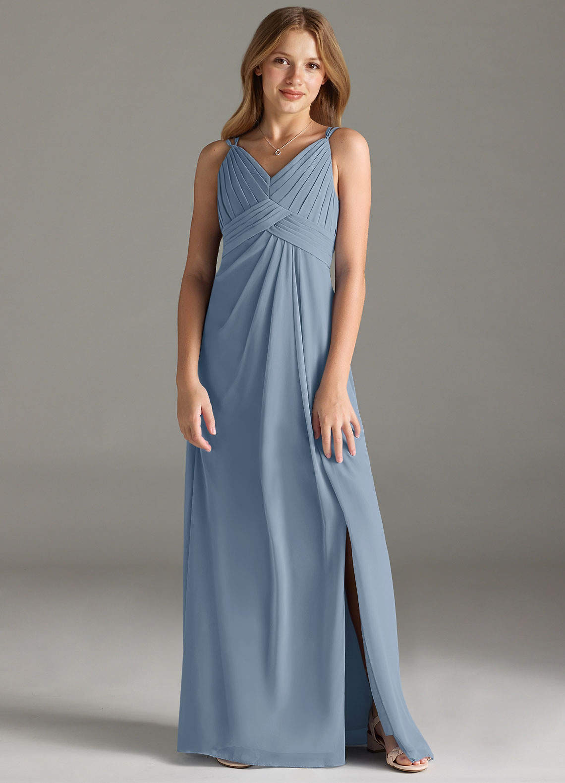 Azazie Maren Allure Junior Vestido de Azul Polvoriento de Gasa de Corte En A con Encaje image1
