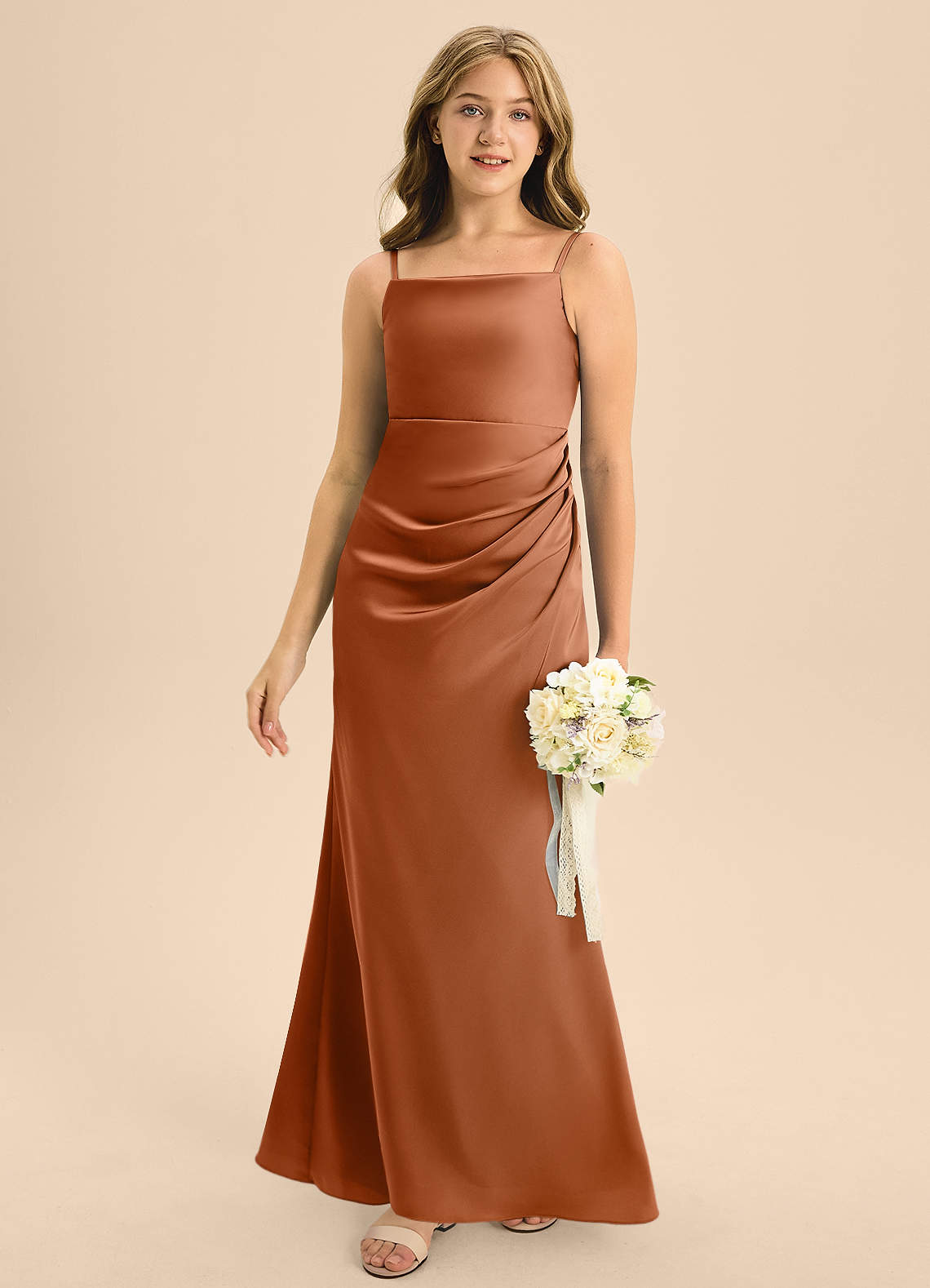 Azazie Renna Junior Vestido de Cobre de Satén Elástico de Corte en A con Plisado image4
