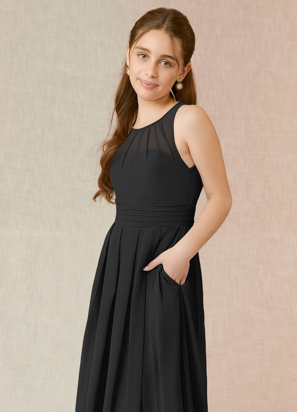 Azazie Bibiane Junior Vestido Preto de Chiffon de Linha A com Plissado image6