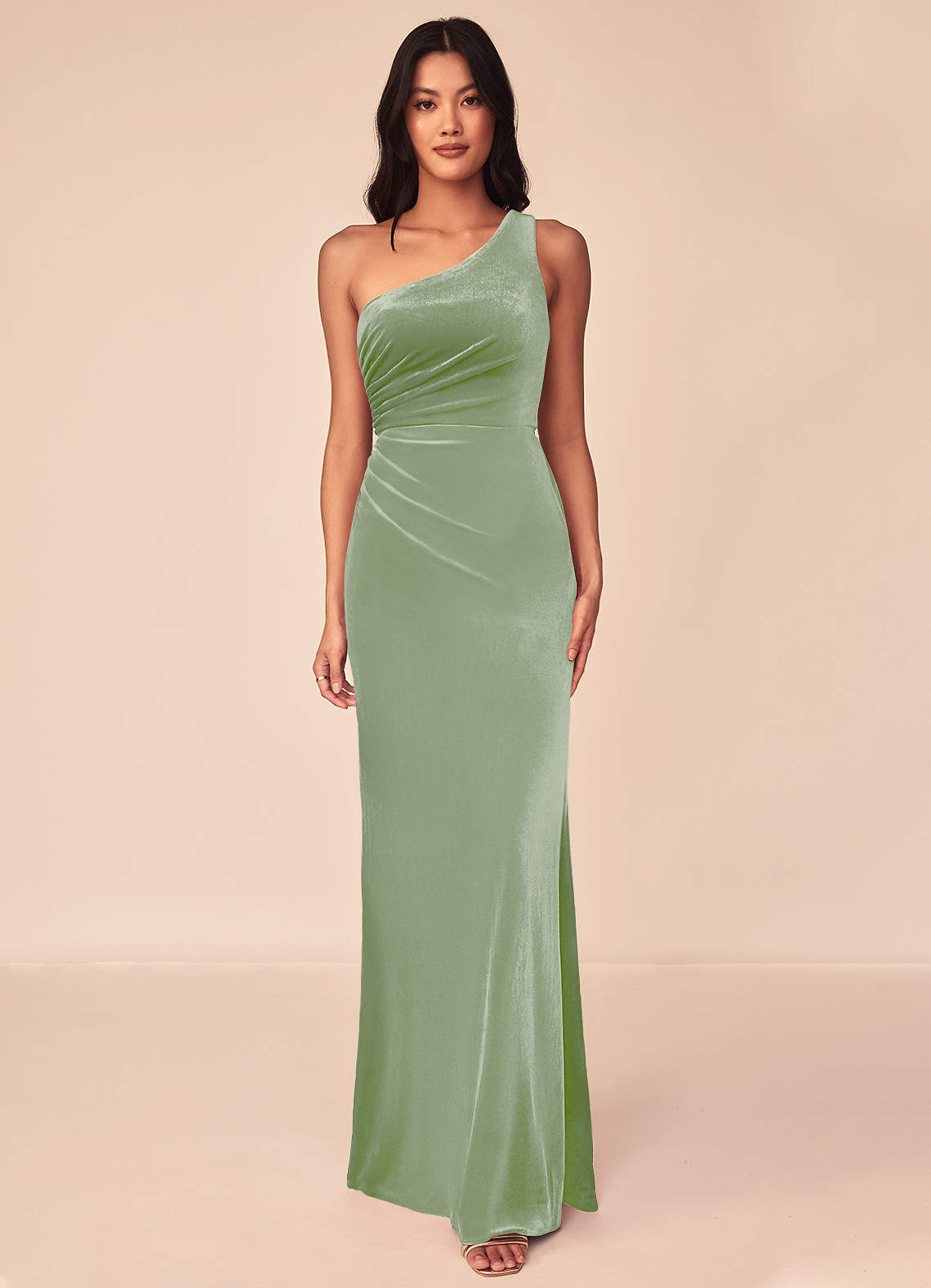 Azazie Argan Vestidos de damas de honor Vestido de Salvia Polvorienta de terciopelo de Corte en A con Plisado con un hombro image1