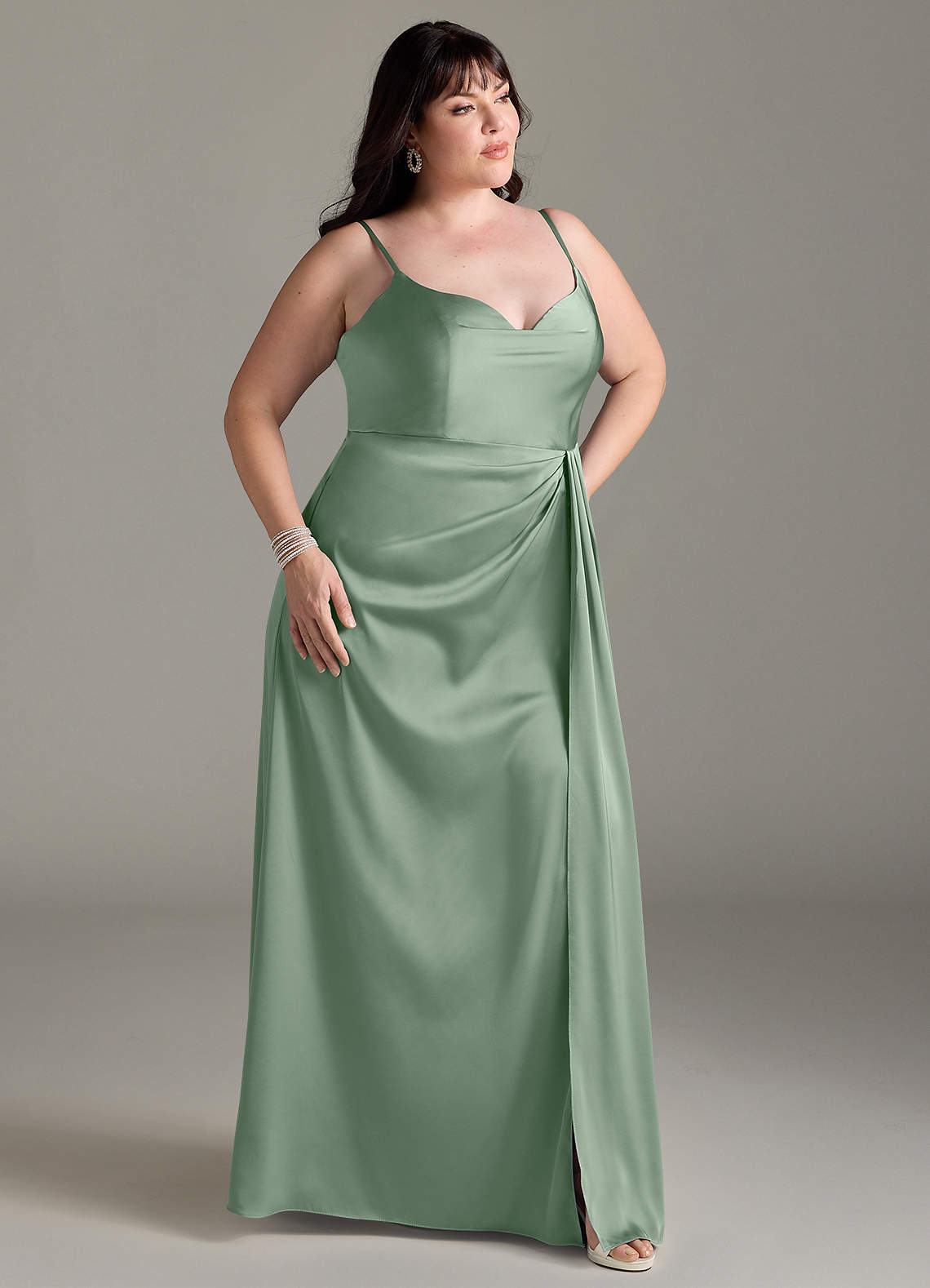 Azazie Brielle Robes de demoiselle d'honneur Robe Trapèze en Satin extensible Bretelles spaghetti Matcha image8