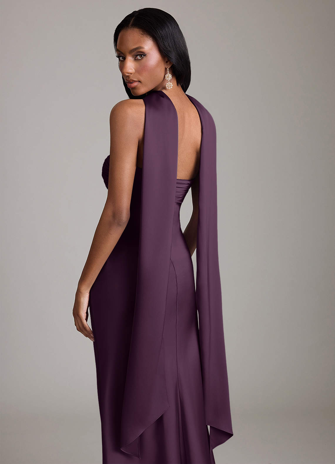 Azazie Saylor Vestidos de damas de honor Vestido de Ciruela de Satén Elástico de Corte Sirena con Sin tirantes image6