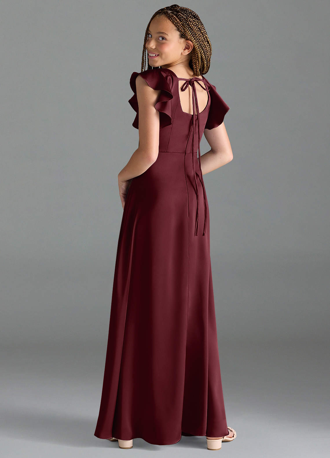 Azazie Bondi Junior Vestido Cabernet de Cetim elástico de Linha A com Fenda Lateral image4