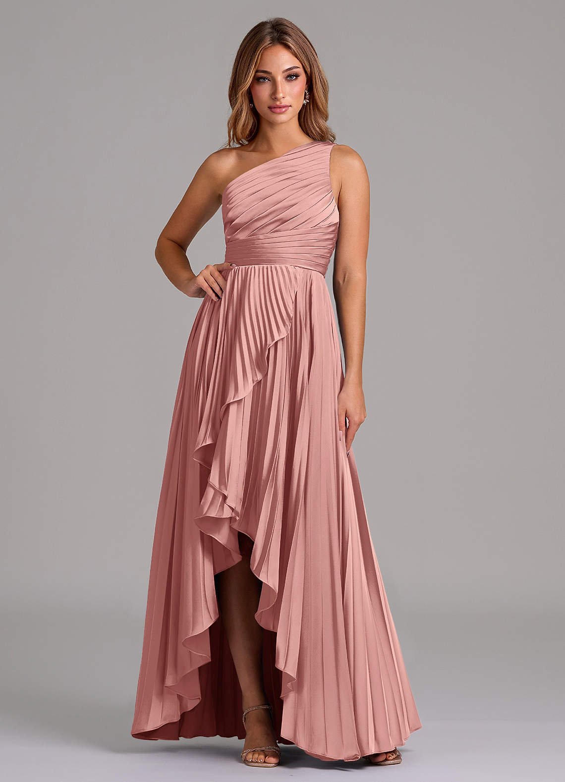 Azazie Lyrica Robes de demoiselle d'honneur Robe Trapèze en Satin extensible Ue épaule Rosette image1