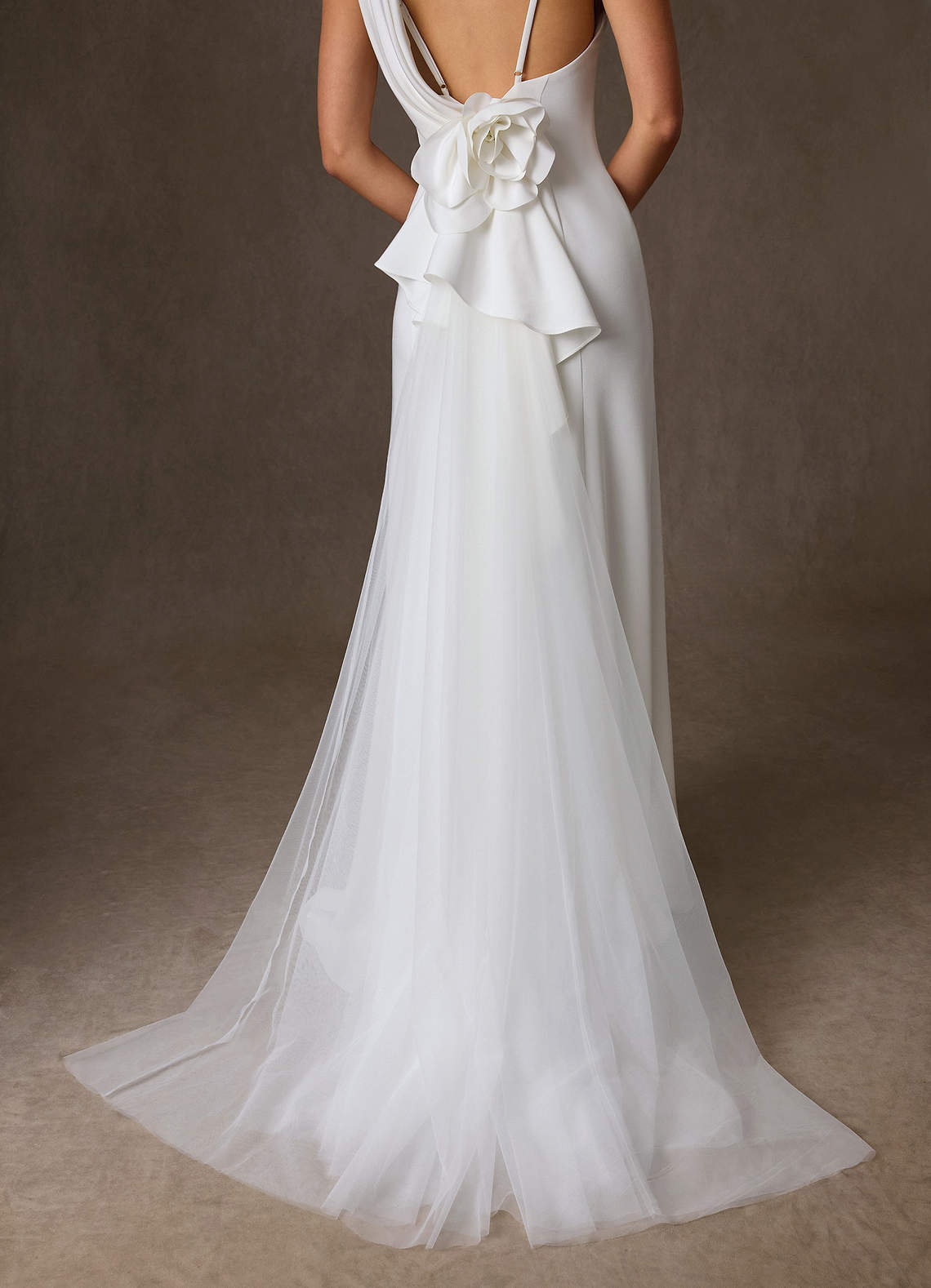 Azazie Laniece Vestidos de novia Vestido de Diamante Blanco de Satén con cara trasera de crepé de Corte Recto image6