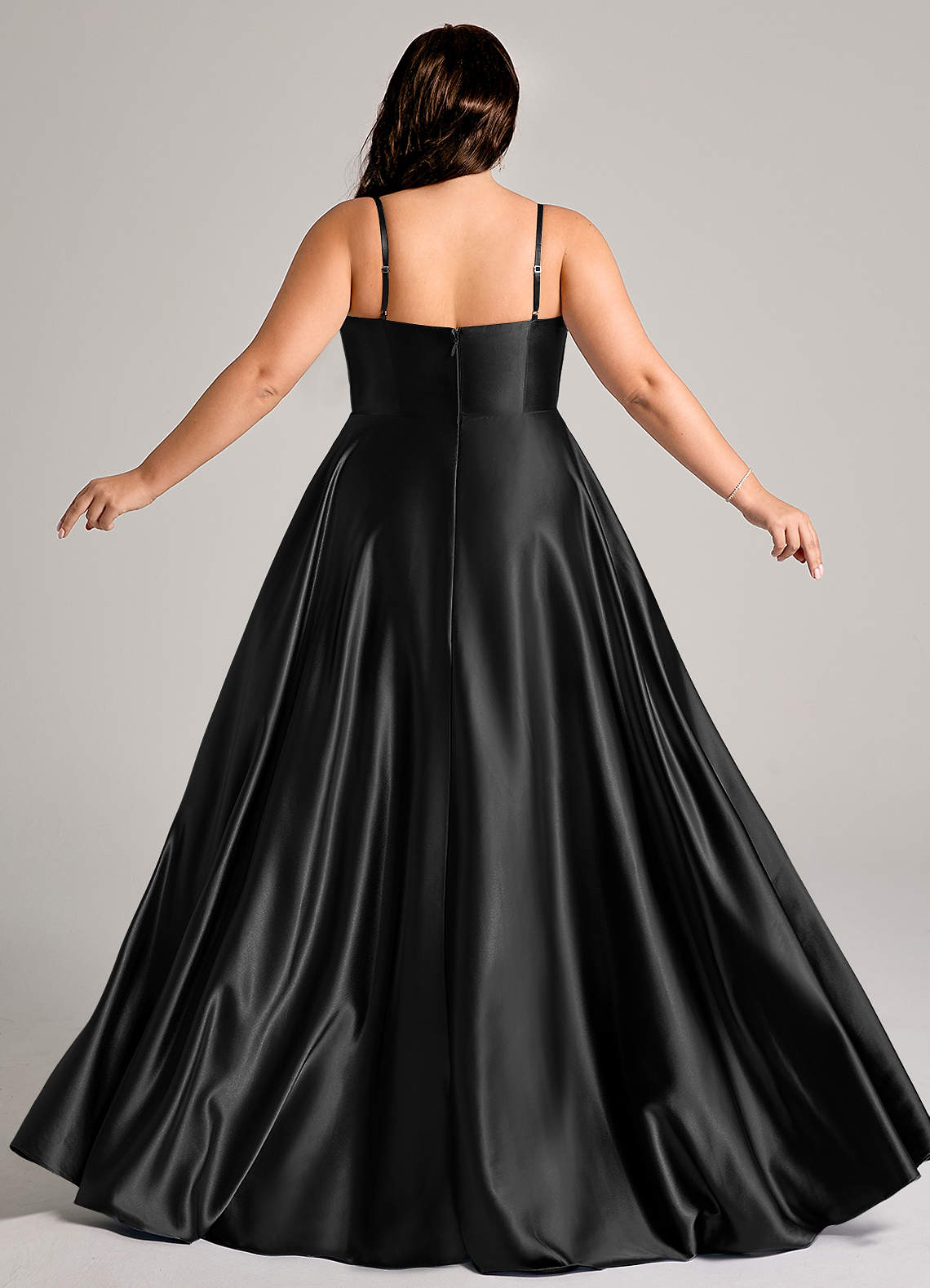 Azazie Elle Essayer des robes à la maison Robe Trapèze en Satiné métallisé avec poches Noir image7