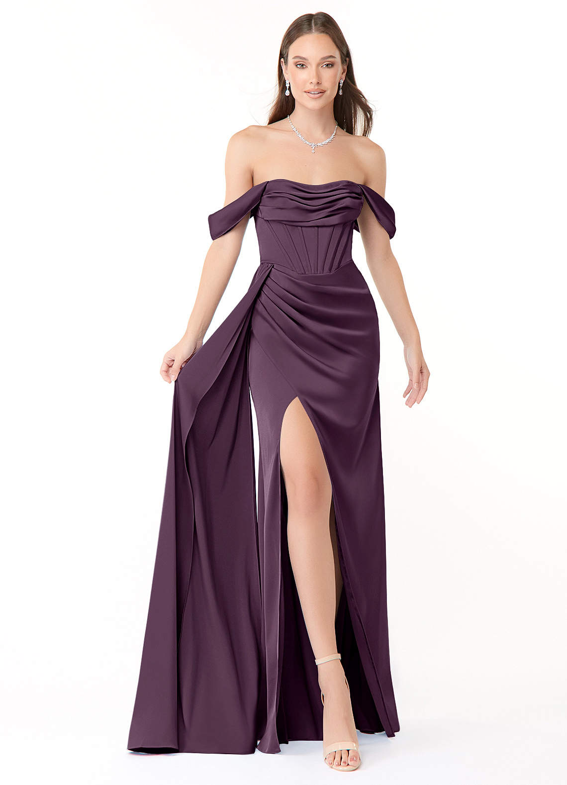 Azazie Amyra Vestidos de damas de honor Vestido de Ciruela de Satén Elástico de Corte Recto Convertible con Vestidos sin tirantes image1