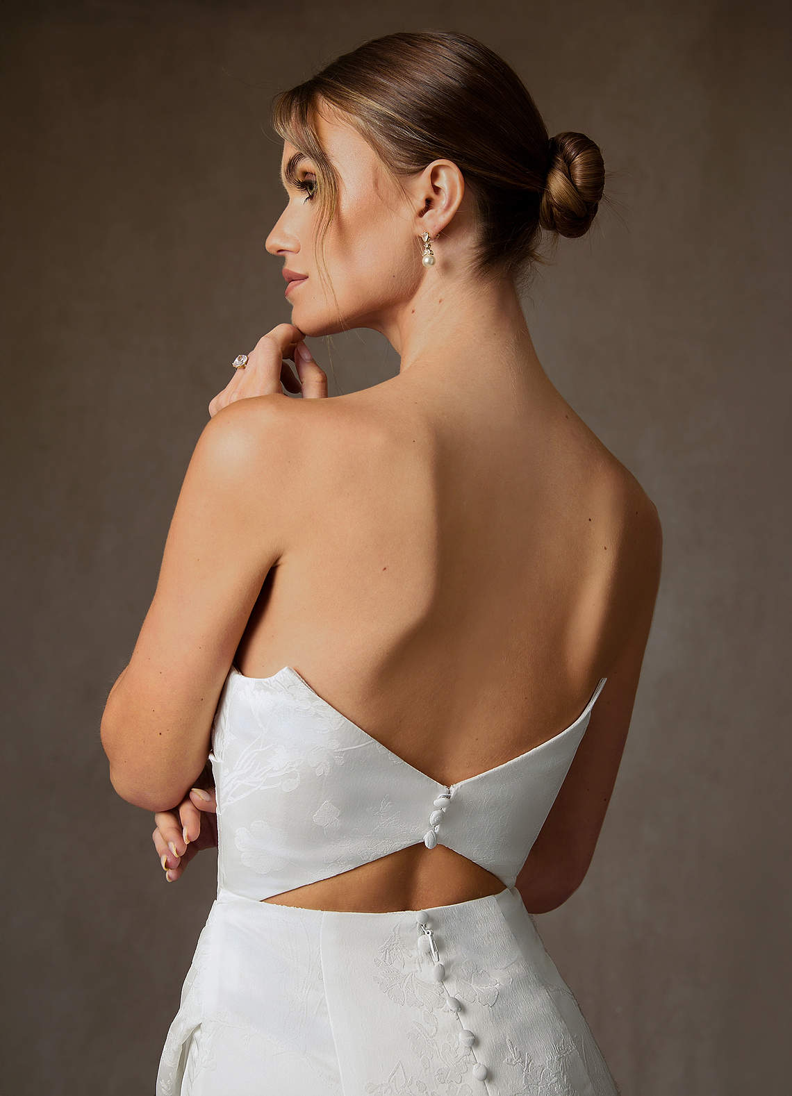 Azazie Tilly 웨딩드레스 쉬스 오프 더 숄더 플로럴 자카드 스윕 트레인 드레스 image13