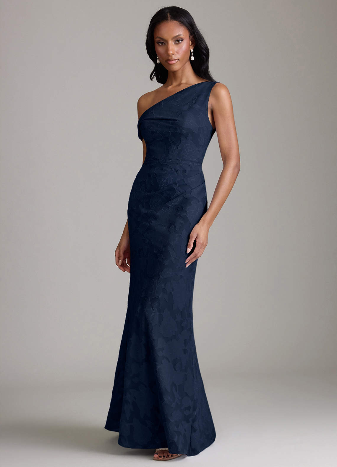 Azazie Emerson Vestidos de damas de honor Vestido de Azul Marino Oscuro de Devorado Floral de Corte Sirena con Vestidos sin tirantes image4