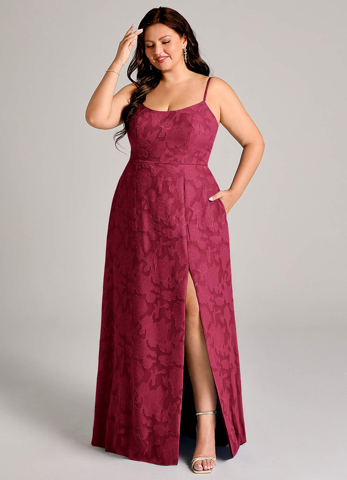 Azazie Moira Vestidos de madrinha de casamento Vestido Borgonha de Esgotamento Floral de Linha A com Racha Lateral image8