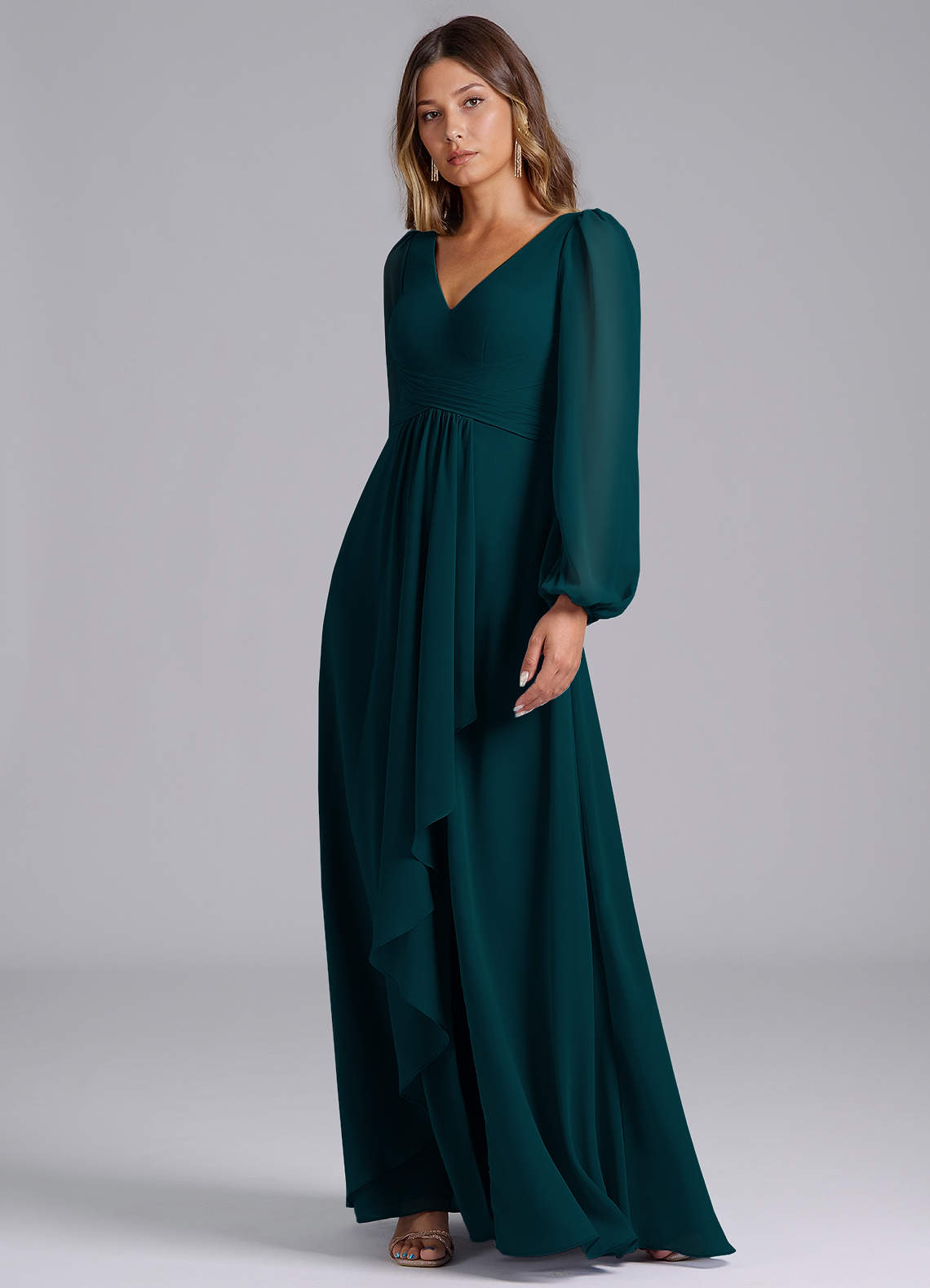 Azazie Liah Robes de demoiselle d'honneur Robe Trapèze en Mousseline de soie Manche longue Vert Pin image3