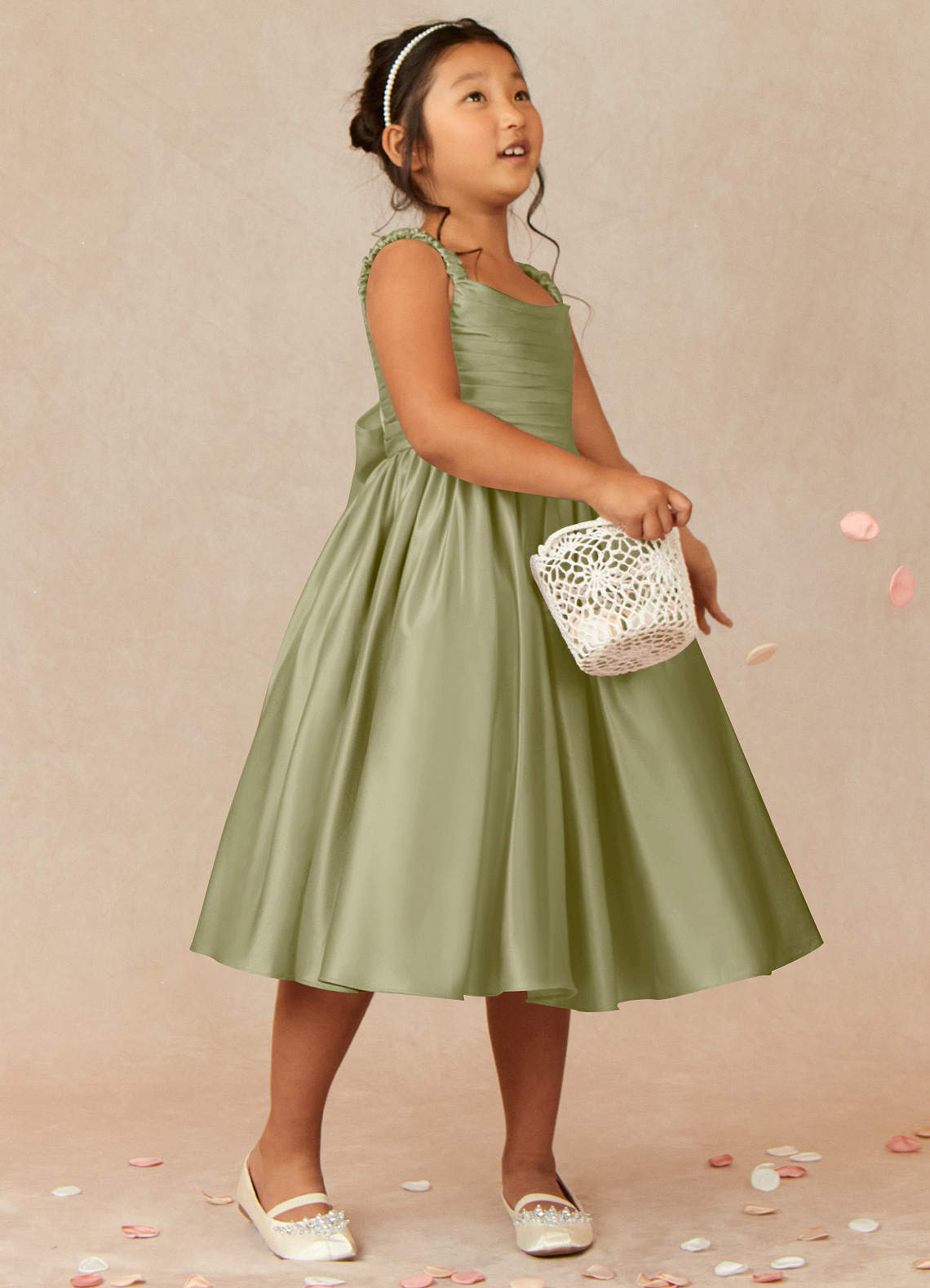 Azazie Cutie Pie Blumenmädchenkleider A-Linie Plissee Matte Satin Kleid Moosgrün image1