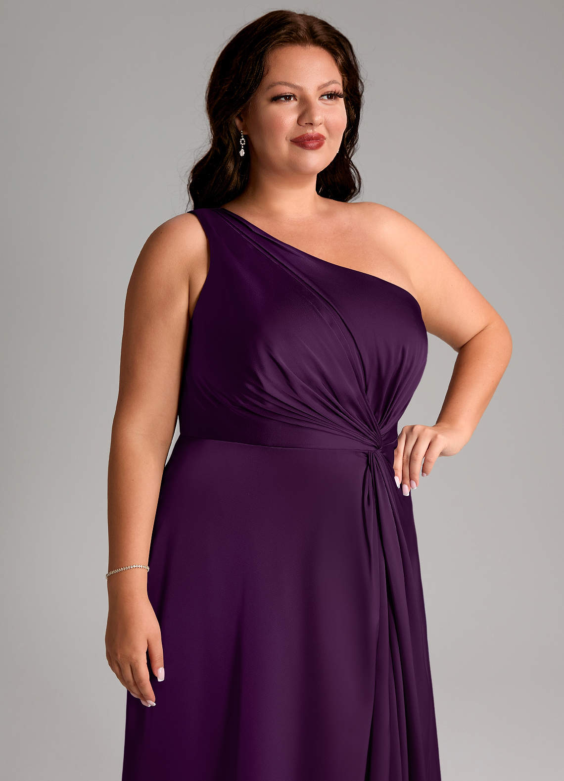 Azazie Brooke Vestidos de damas de honor Vestido de Uva de Satén Elástico de Corte en A con Hombro unilateral image12
