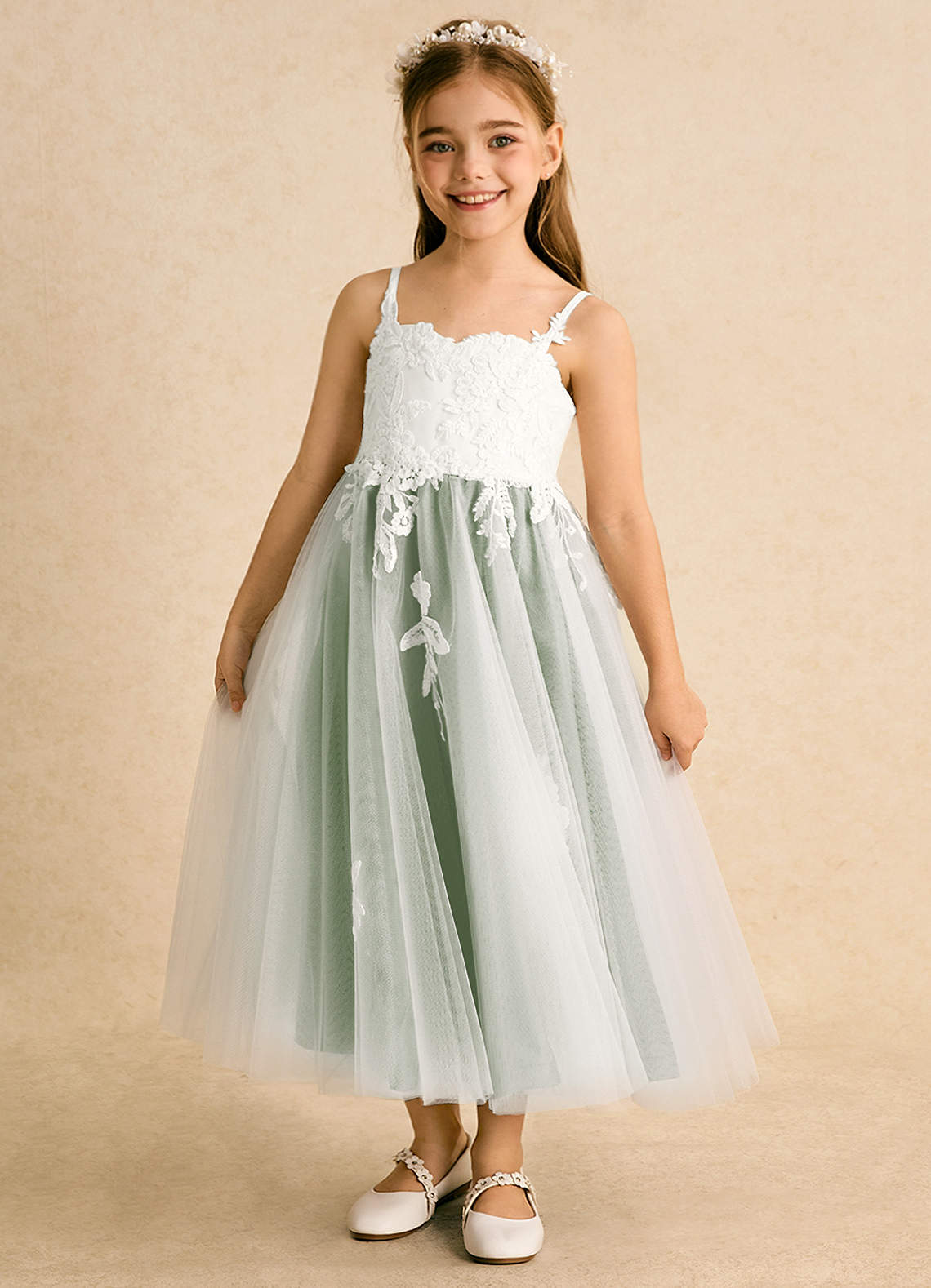 Azazie Coraline Blumenmädchenkleider A-Linie Spitze Kleid Elfenbein Staubiger Salbei image1