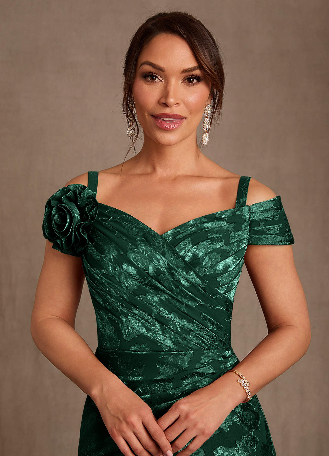 Azazie Bernadette Klänningar till brudens mor Klä A-Line i Blommig Utbrändhet Av axeln Smaragdgrön image3