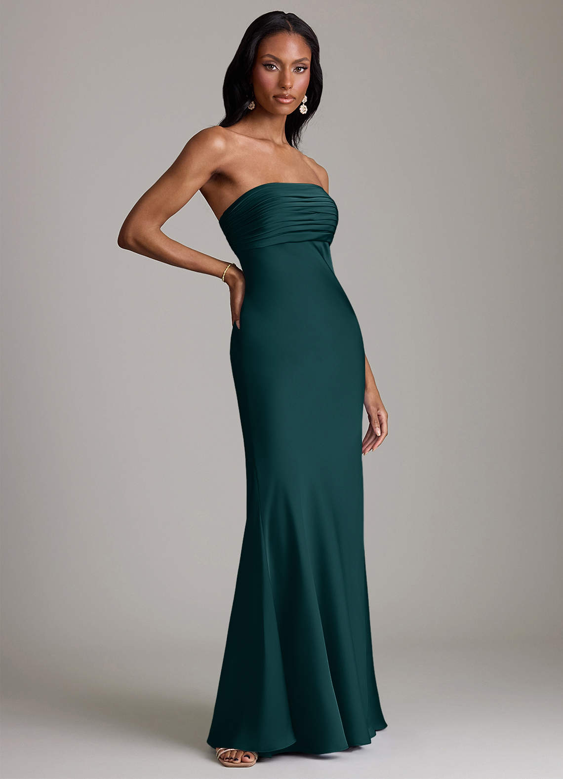 Azazie Saylor Vestidos de damas de honor Vestido de Pino de Satén Elástico de Corte Sirena con Sin tirantes image3