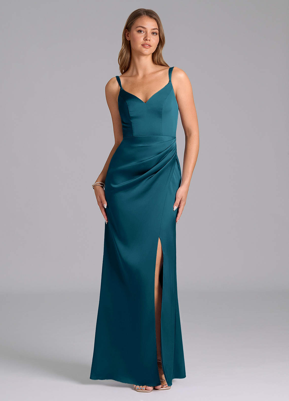 Azazie Leo Robes de demoiselle d'honneur Robe Fourreau en Satin extensible Plissée Bleu Encre image1