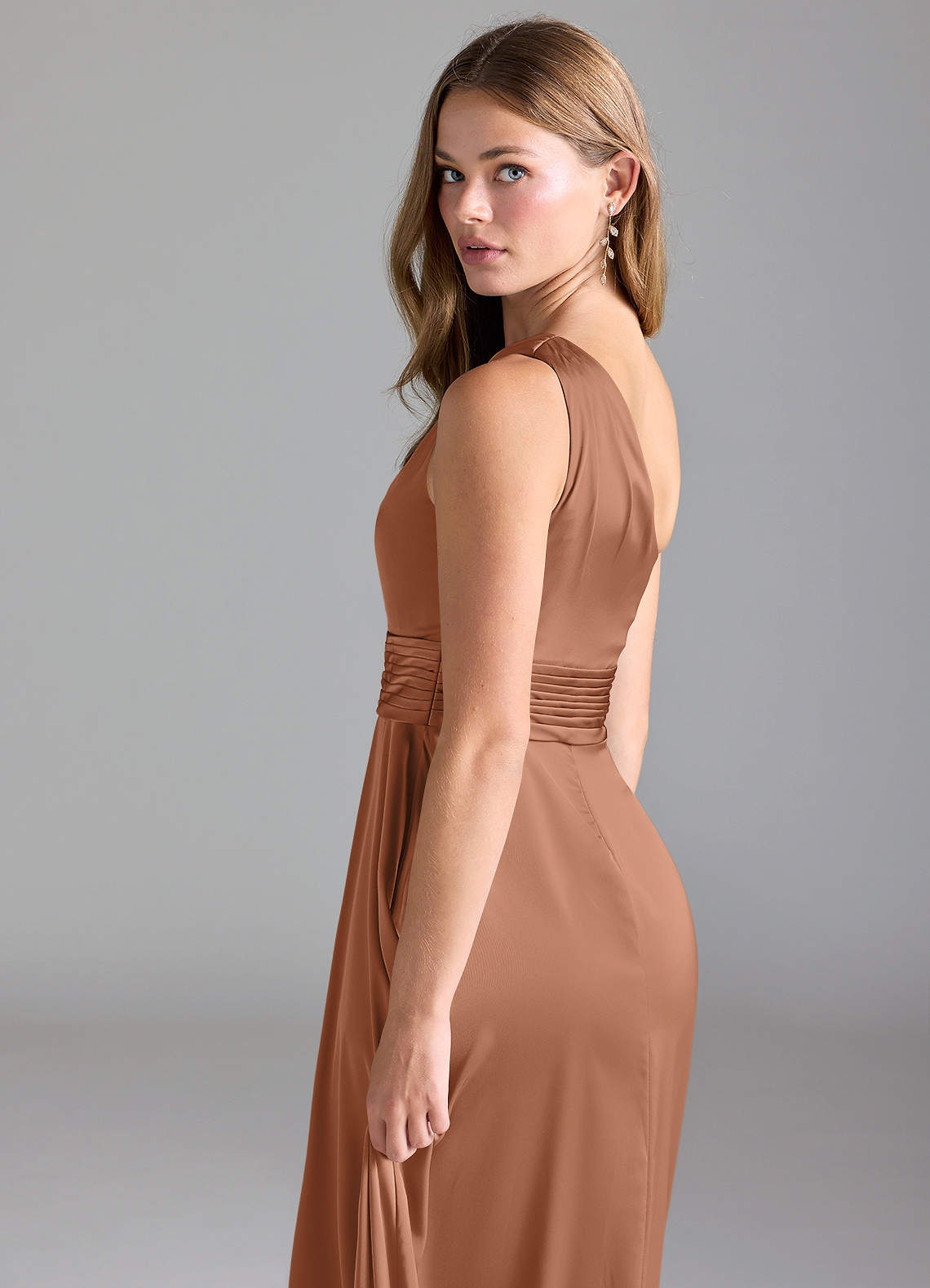 Azazie Dallas Probar vestidos en casa Vestido de Agave de Satén Elástico de Corte en A con Hombro unilateral image6