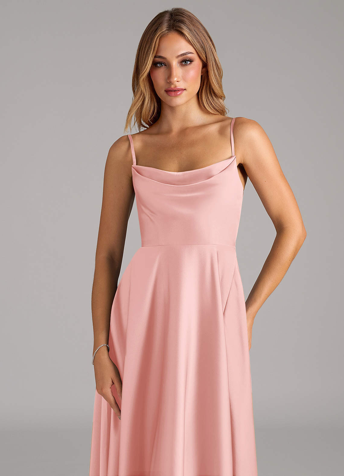 Azazie Elle Essayer des robes à la maison Robe Trapèze en Satin extensible Plissée Noir image1