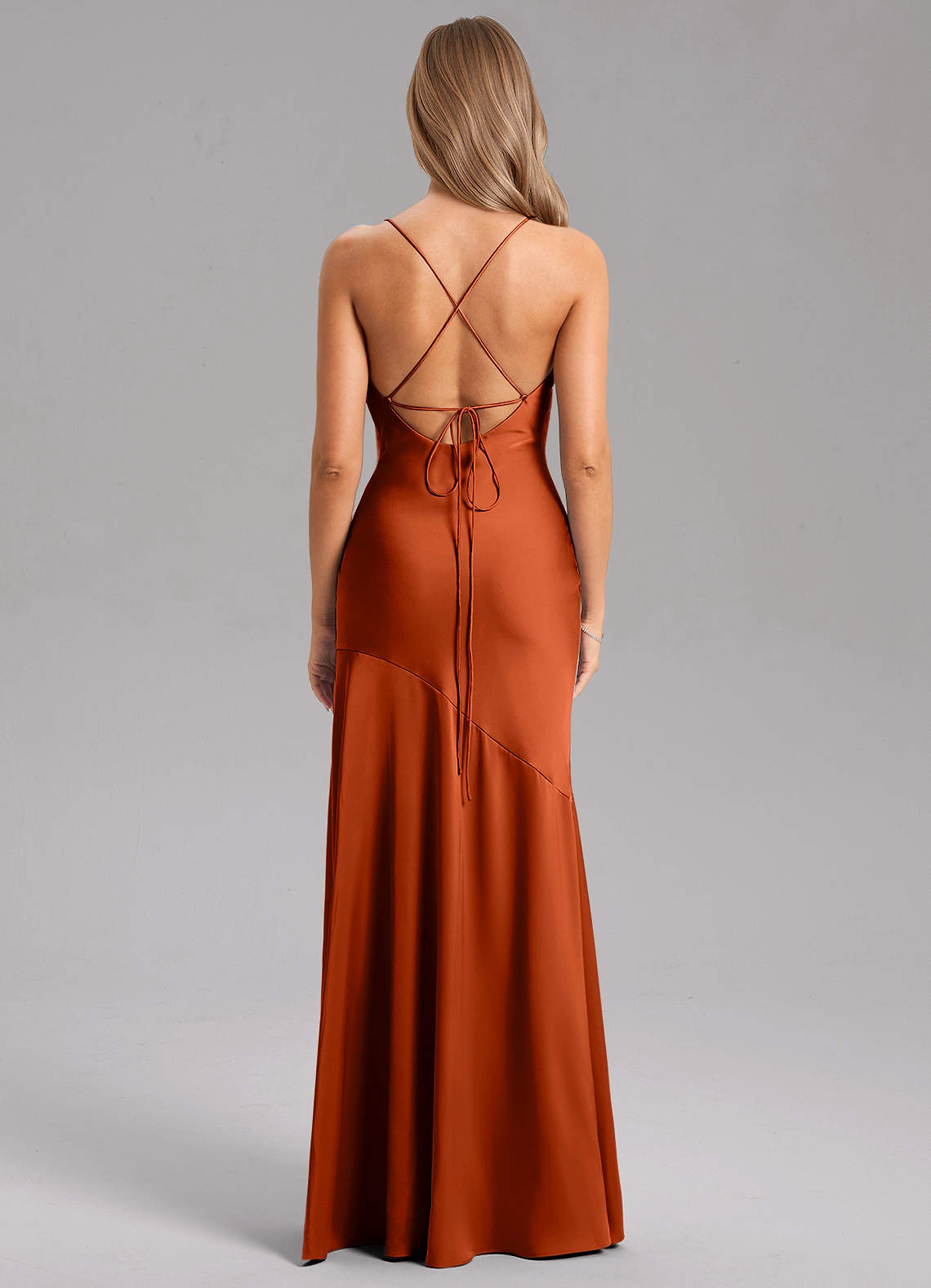Azazie Grata Vestidos de damas de honor Vestido de Pimenton de Satén Elástico de Corte Sirena con Corte Lateral image1