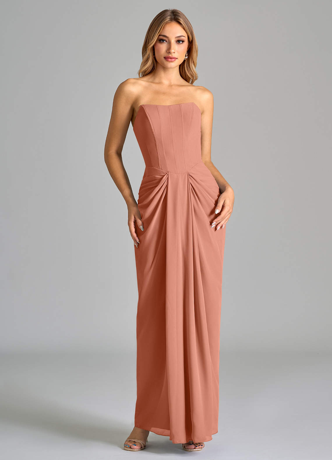 Azazie Anaïs Robes de demoiselle d'honneur Robe Fourreau en Mousseline de soie Sans bretelle Mai Tai image1