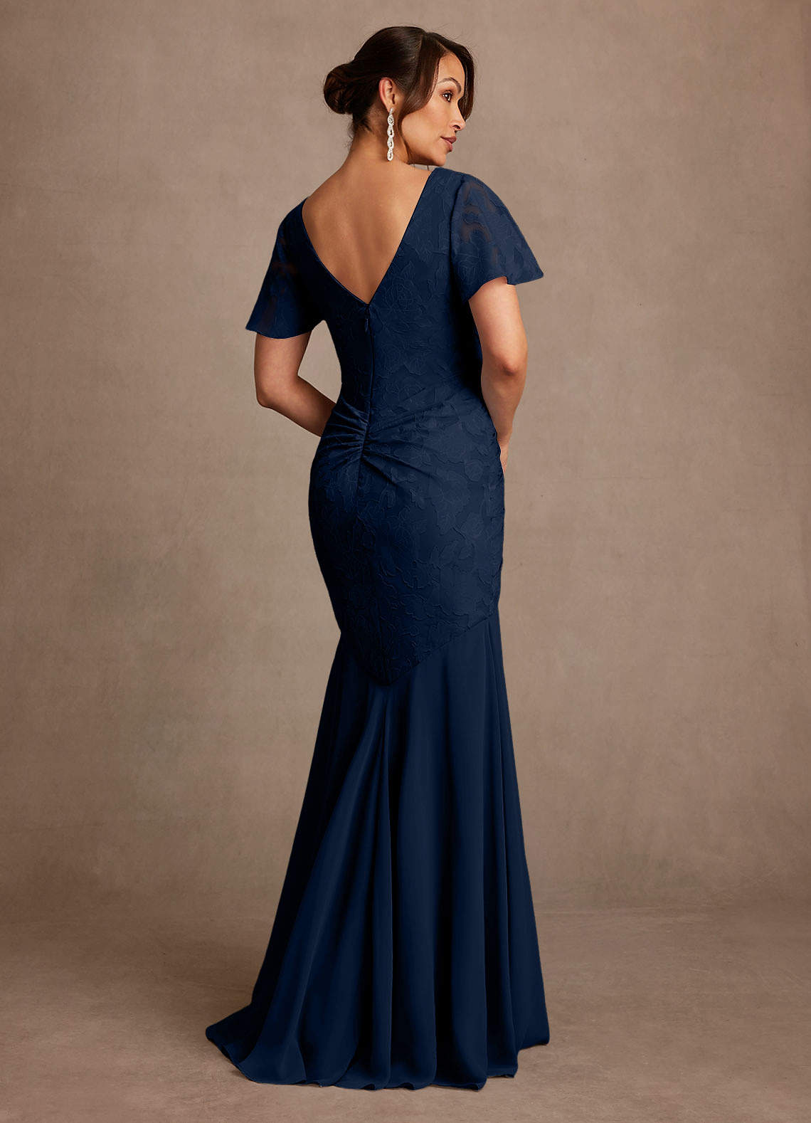 Azazie Jolene Vestidos para mãe da noiva Vestido Azul Marinho de Esgotamento Floral de sereia com Plissado image1