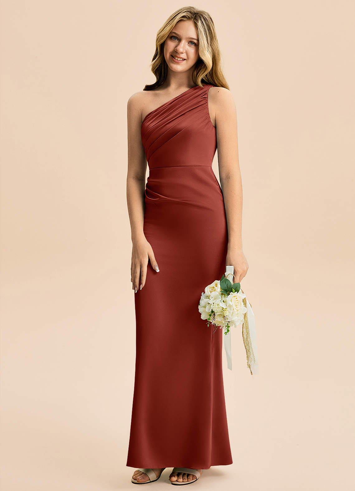 Azazie Akilah Junior Robe Fourreau en Satin extensible Plissée Terracotta image4