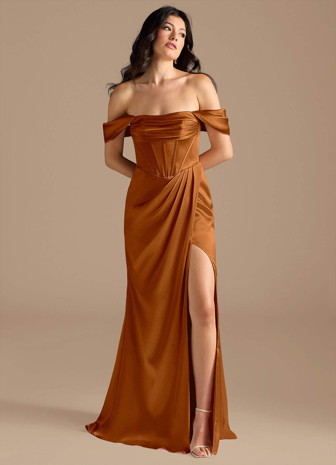Azazie Lynden Vestidos de damas de honor Vestido de Cobre de Satén Metálico de Corte Recto Convertible con Vestidos sin tirantes image1