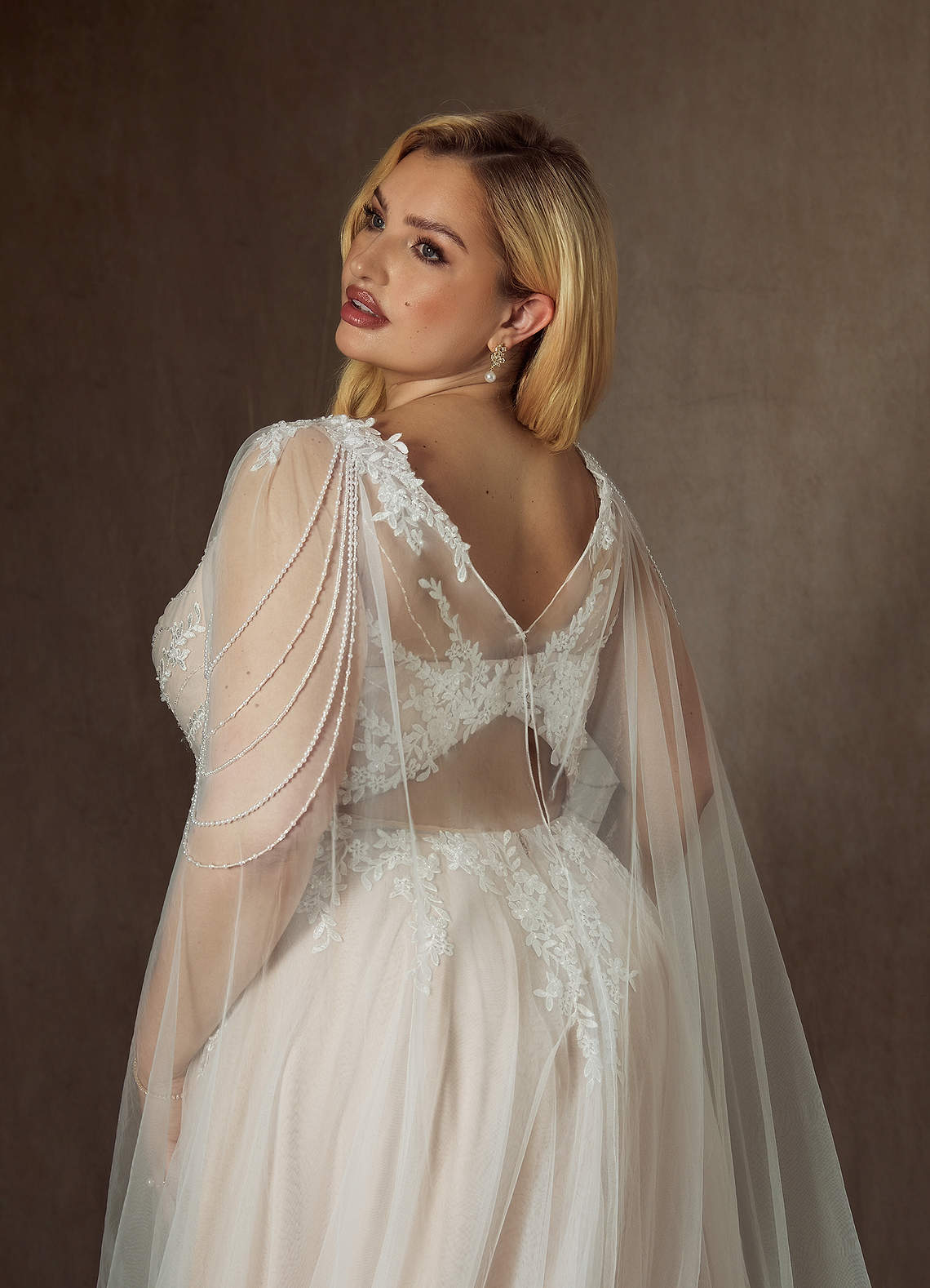 Azazie Goddess Robes de mariée Robe Trapèze en Tulle Col V à paillettes Diamant Blanc Champagne image13