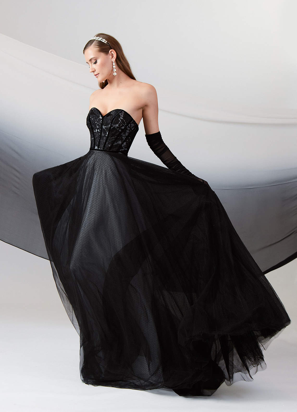 Azazie Persephone Robes de mariée Robe Princesse en Tulle Dentelle Noir Blanc Diamant image3